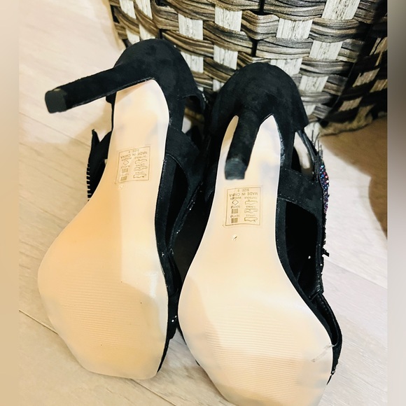 Azalea Wang Black Faux Suede beaded Heel. Leaf design. Size 8. BRAND NEW - Picture 8 of 8